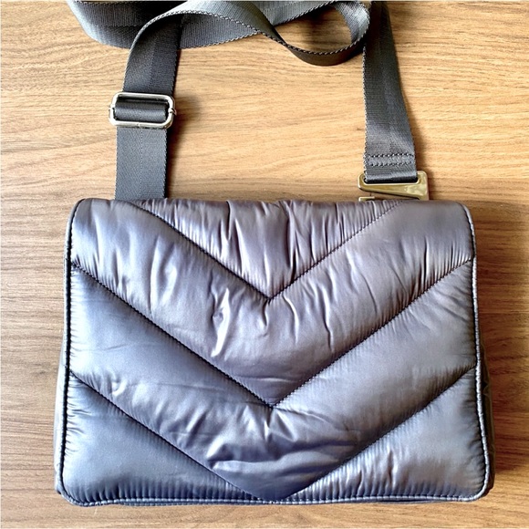 CARAA X ATHLETA Puffer Crossbody Bag / Dark Grey - Picture 3 of 16